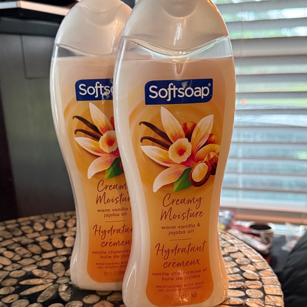 Softsoap Creamy Moisture Body Wash with Vanilla & Jojoba Oil (2 bottles)